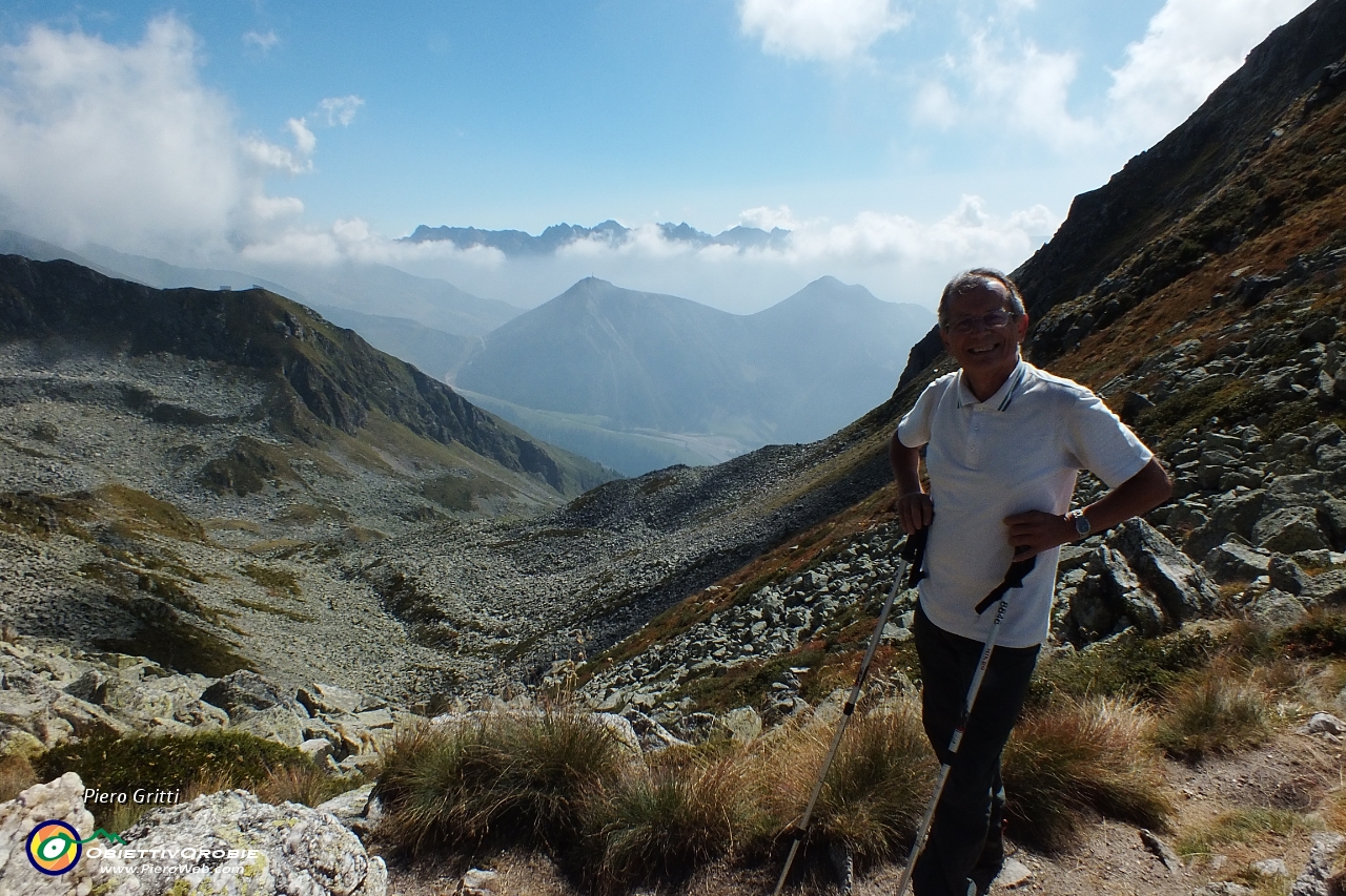 36 Dal Passo di Porcile vista verso la vallata di Foppolo.JPG